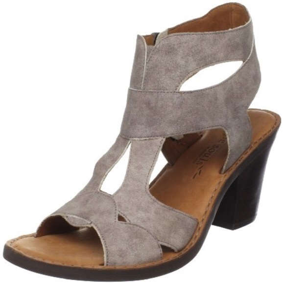 gentle souls Shoes - Gentle Souls Gold Member heels size 9